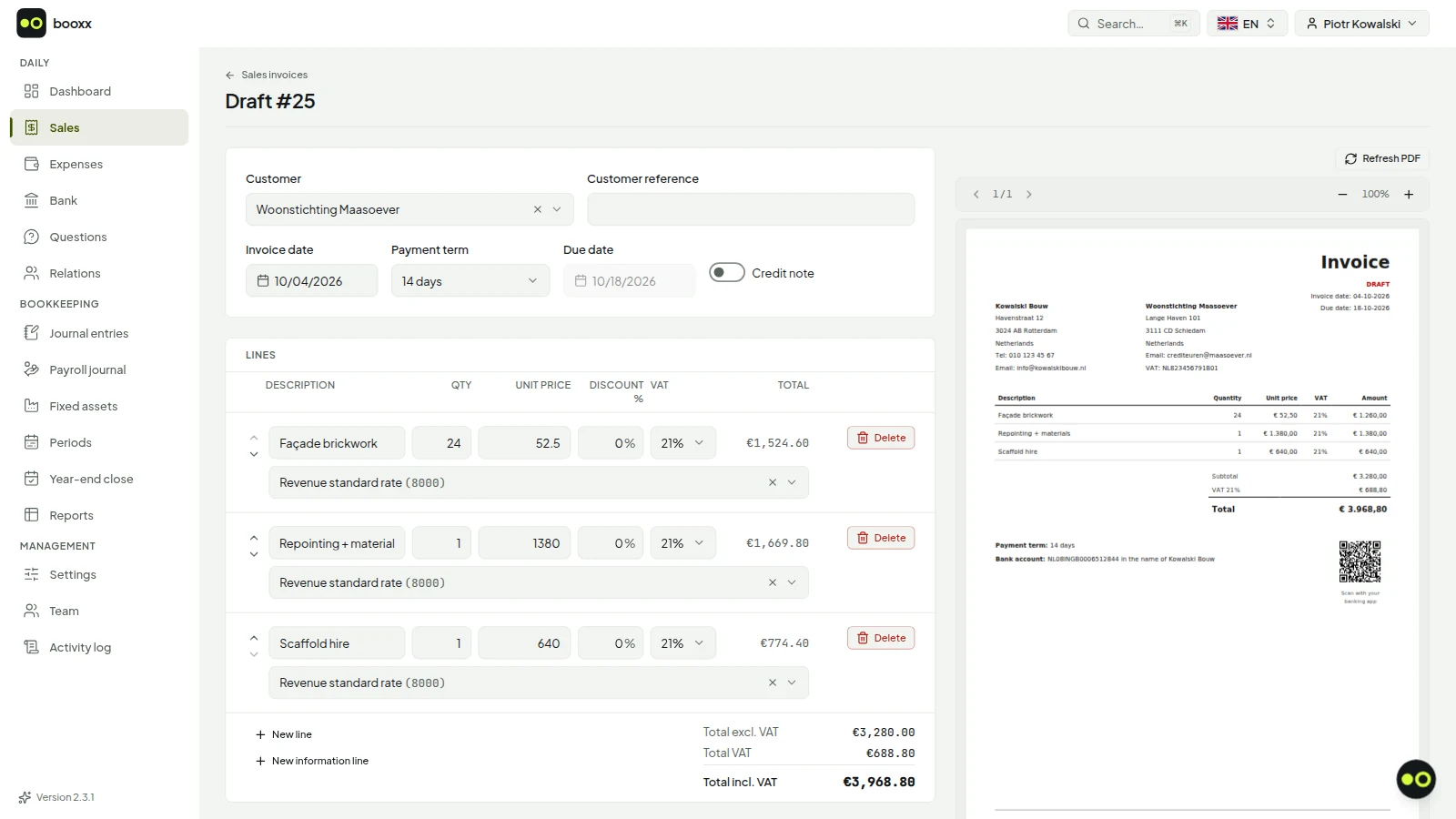 Screen for creating a sales invoice, with lines, a VAT code per line and the invoice total.